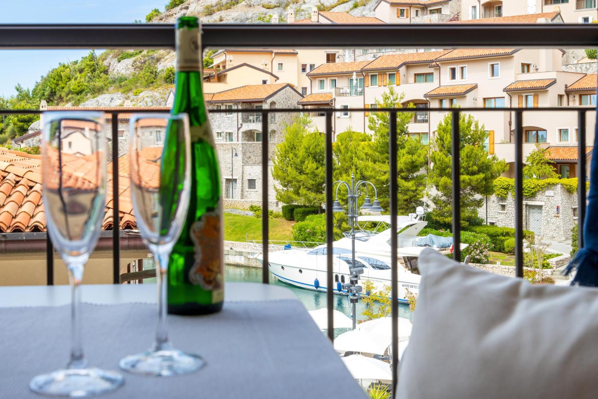 Portopiccolo Apartments Sistiana Eksteriør billede